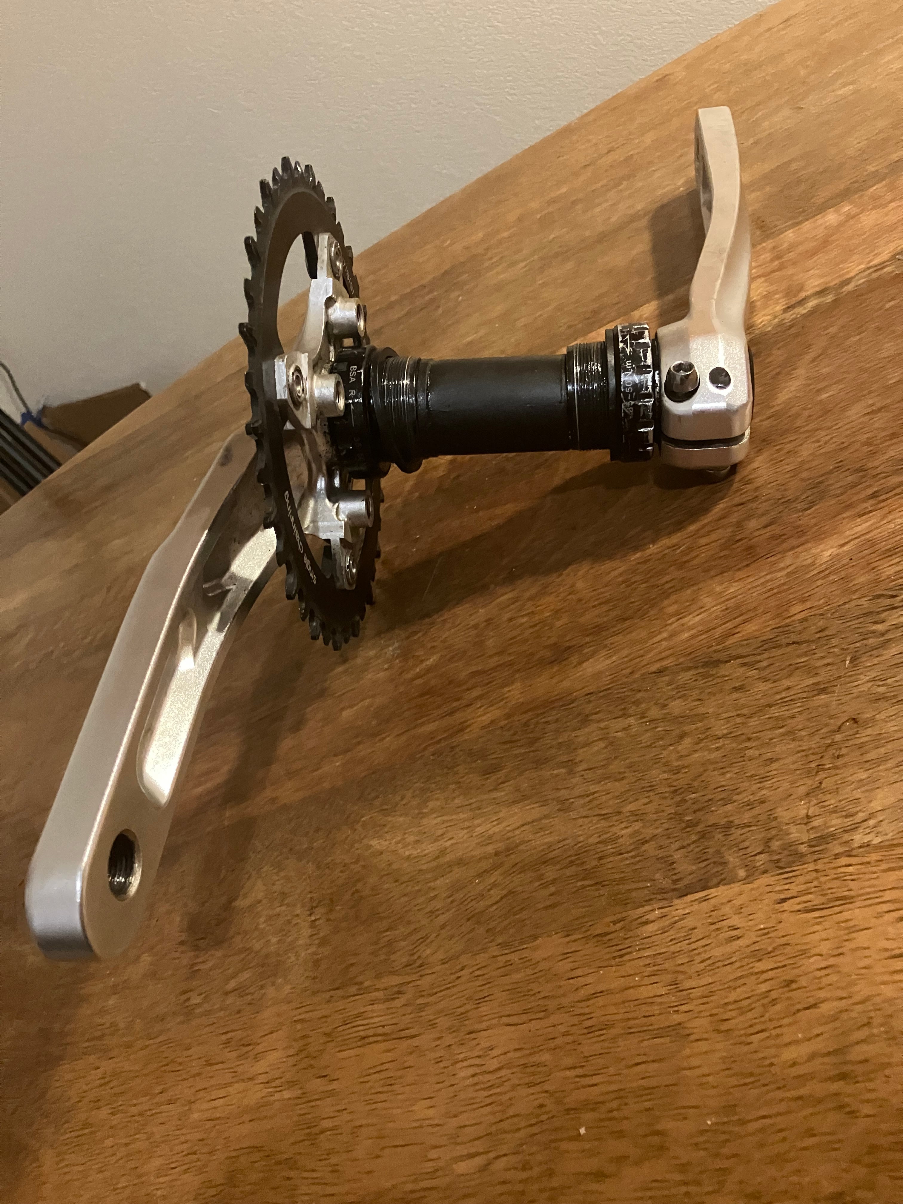 MSRECK Round Chainring 104 BCD 38T Single Chain Ring  
BNVB 
Bike Crank Arm Set 170mm 104 BCD Mountain Bike Crank Set with Bottom Bracket Crank and Chainring